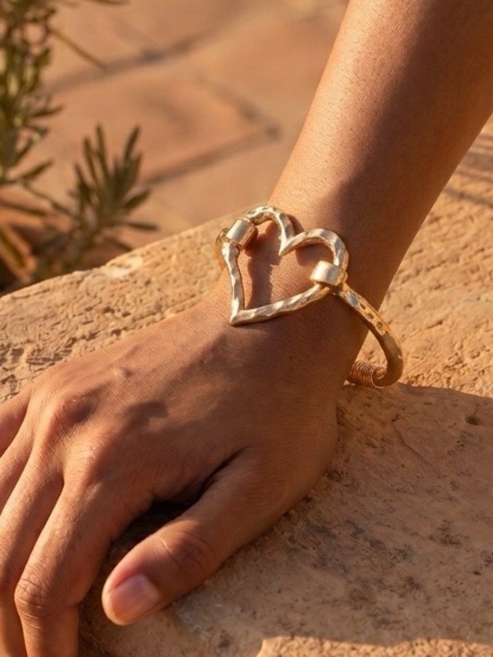 The Unbranded Brand Jewelry - Hammered Gold Heart Bracelet